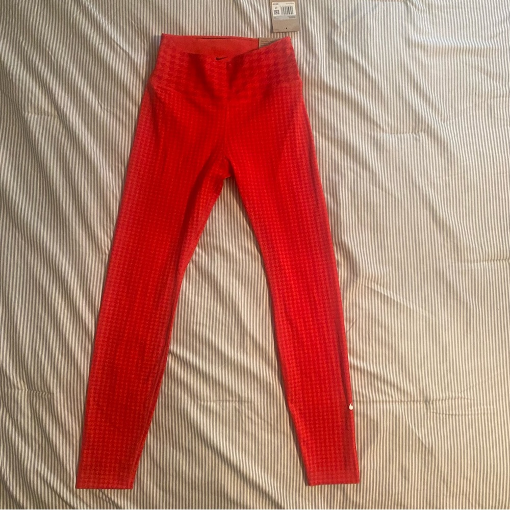 Nike Dri-Fit Tight Fit Mid-Rise Leggings